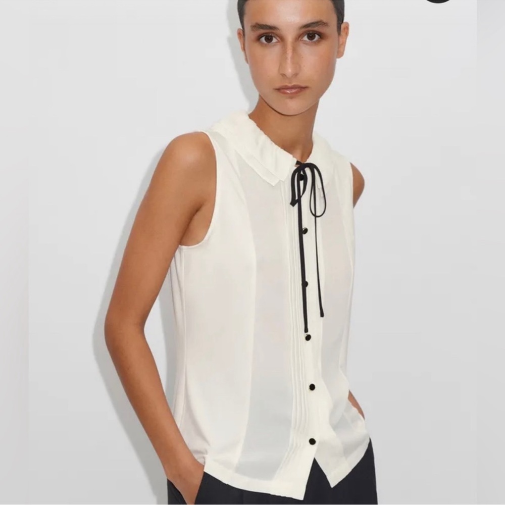 New ME+EM Gathered-Collar
Sleeveless Blouse in Cream
